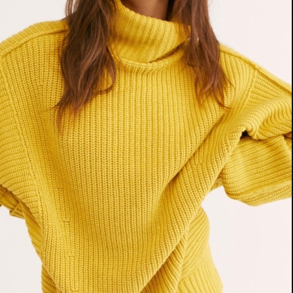 *NWT* FREE PEOPLE Cocoa Oversized Turtleneck Sweater in Low Sun (Gold) — XS - Picture 2 of 6